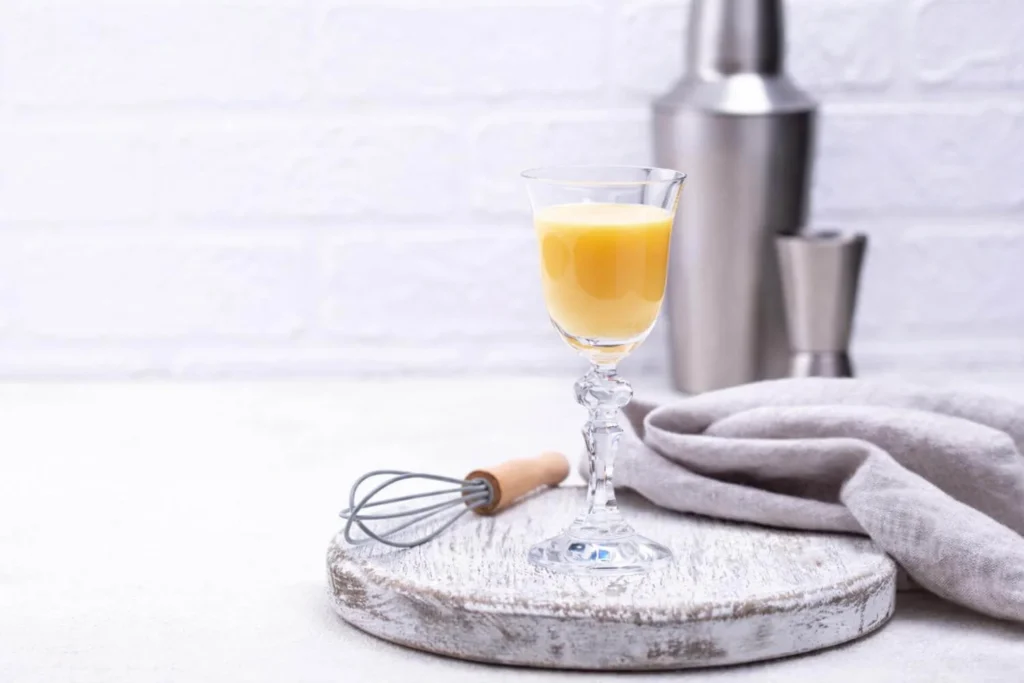 Making a British Snowball cocktail made with advocaat and lemonade.